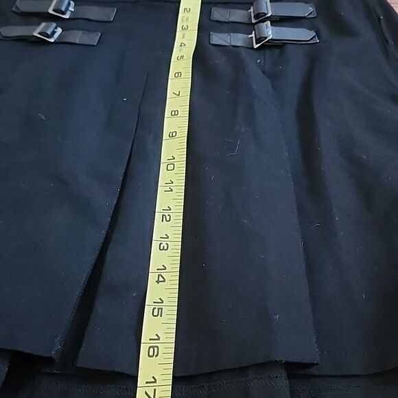 Hot Topic Black Pleated Buckled Mini Skirt Size Medium Goth Grunge Punkcore - Picture 6 of 8